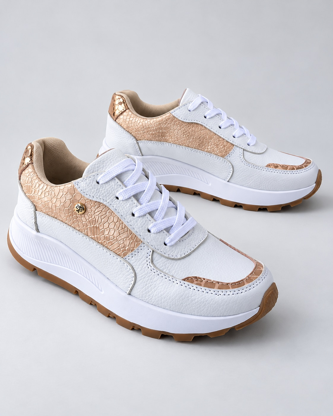 Vista de catálogo generada · Tenis Sevilla Blanco Oro Rosa · sevilla-studio · 2026-10-21