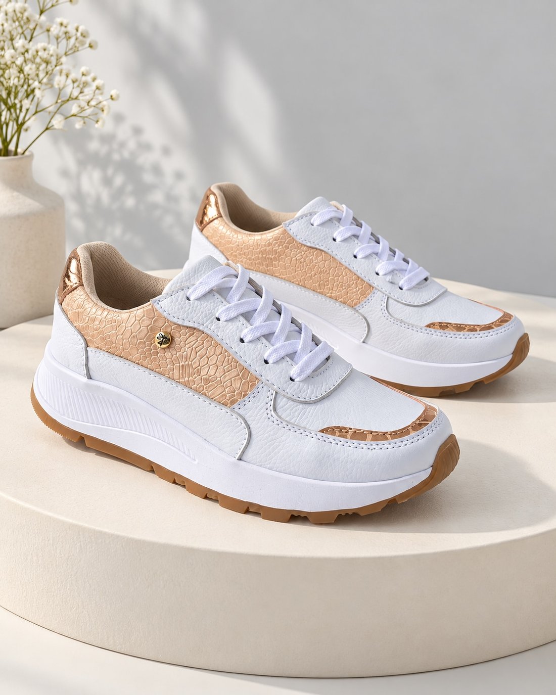 Vista de catálogo generada · Tenis Sevilla Blanco Oro Rosa · sevilla-pair · 2026-10-21